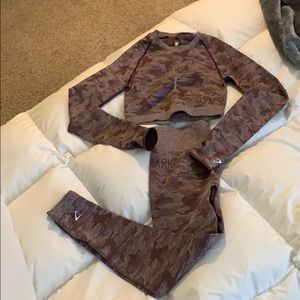 Gymshark berry red camo set